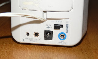 Connectors of the old speaker.